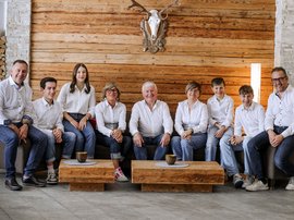 Family hotel in South Tyrol: Hotel Panorama Multigenerational family in traditional attire in front of wooden wall