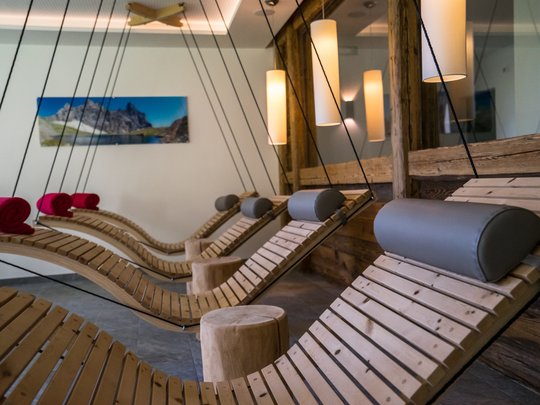 Hotel in Pflerschtal: Aktivhotel Panorama Hanging wooden lounge chairs with headrests in a modern relaxation room