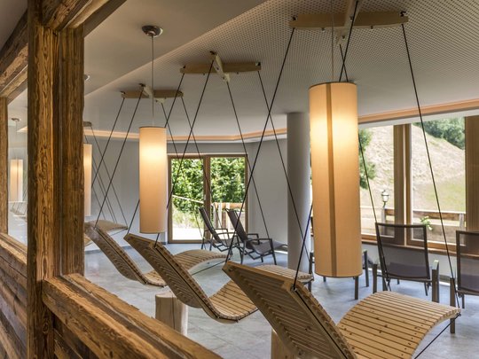 Hotel in Pflerschtal: Aktivhotel Panorama Light wooden swing loungers in modern indoor space with large windows