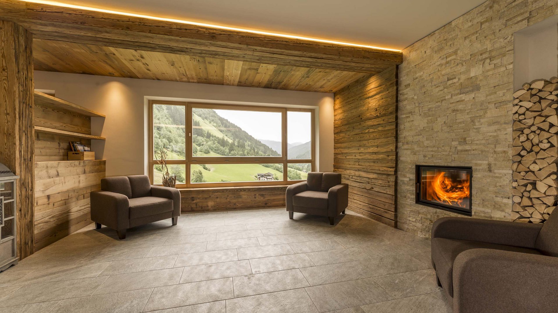 Hotel in Pflerschtal: Aktivhotel Panorama Cozy room with fireplace, mountain view, and three armchairs